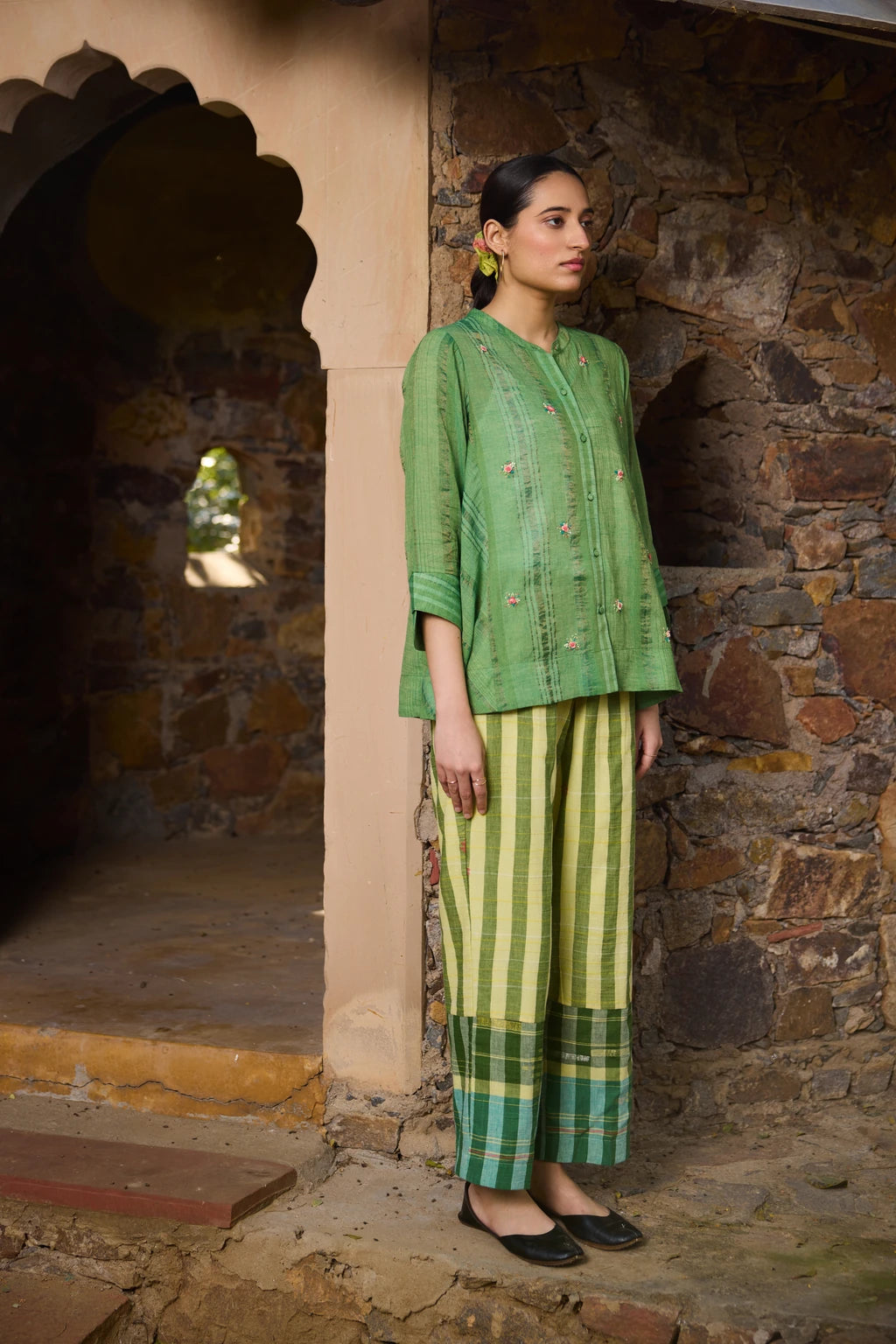 Axa Set — jamdani cotton zari set — angular view | Sarron