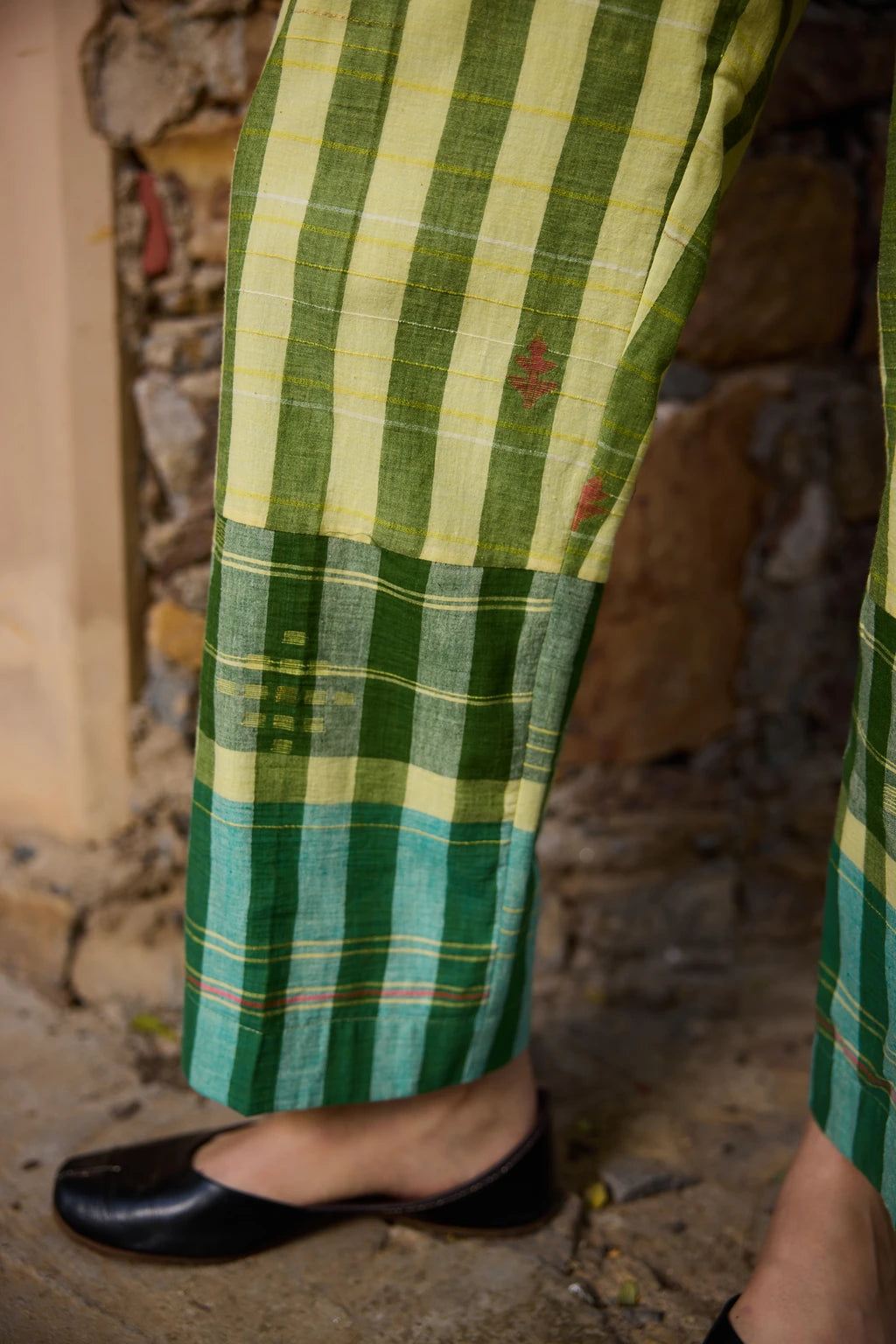 Axa Set — jamdani cotton zari set — fabric detail | Sarron