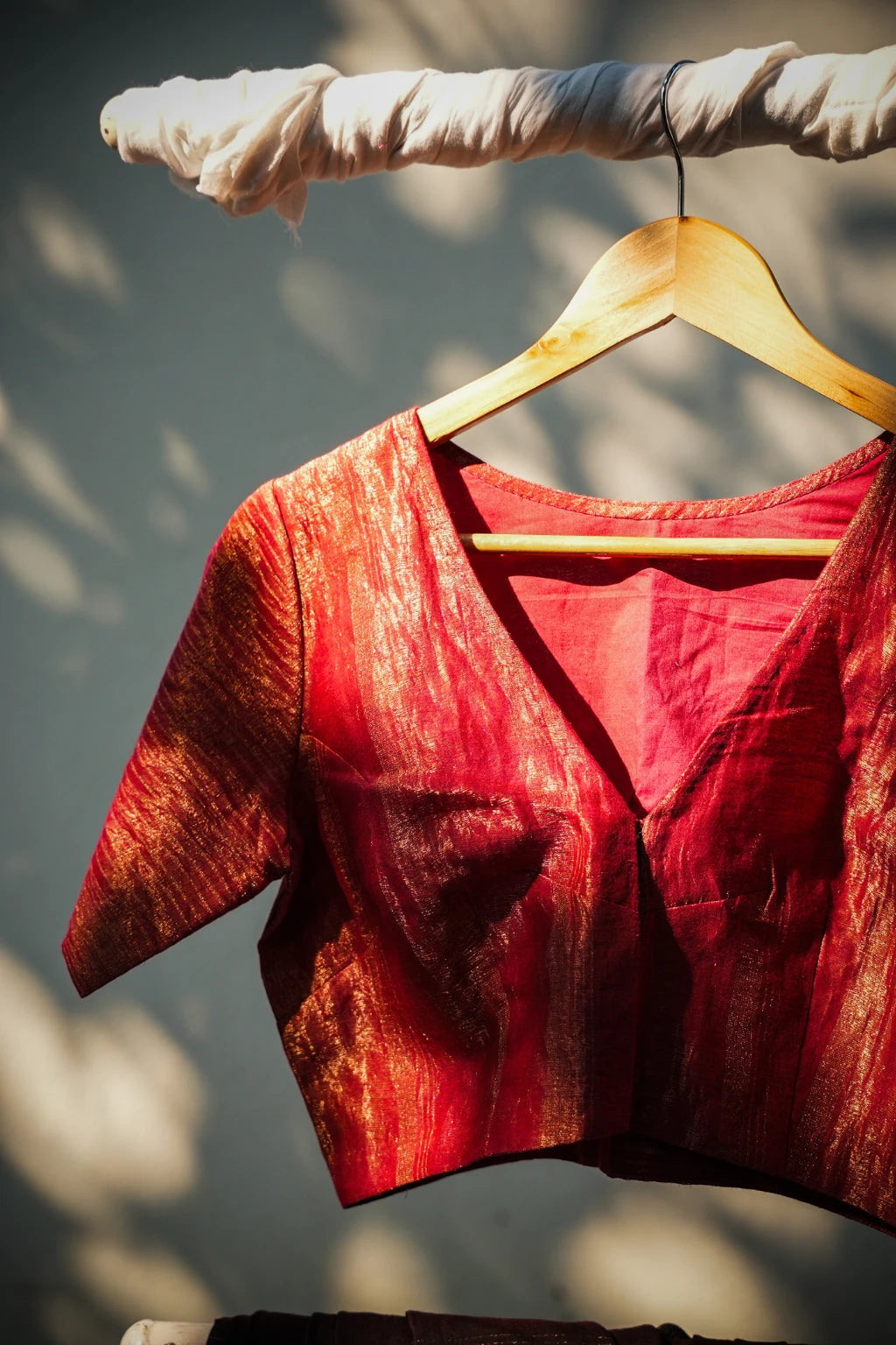 Sarron Gulabi-001 Saree, pink zari-striped silk-cotton Jamdani saree with peacock and tiger motifs.